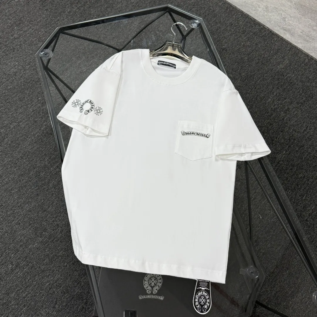 P170 Chrome Hearts 25 high-end versions. The fabric is made of 300 grams of high-density pure cotton. It does not deform or shrink. It has three labels. It is the same style for men and women. Technology: suede foaming + digital printing. Color: white, black. SIZE: S-XL.
